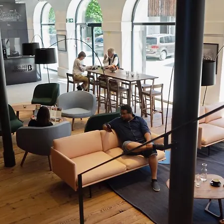 Schloss Youth * بورغدورف