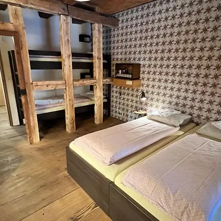 Schloss Youth بورغدورف