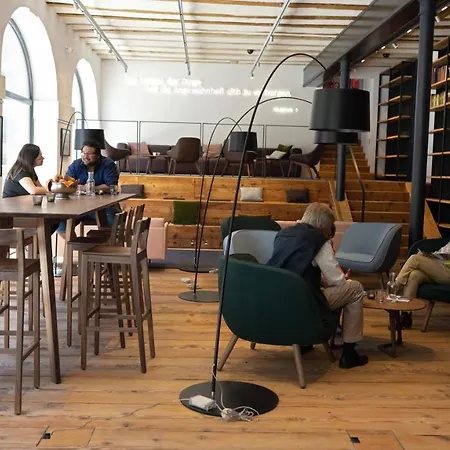 Schloss Youth بورغدورف