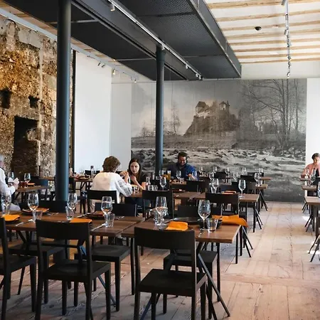 Schloss Youth بيت شباب *