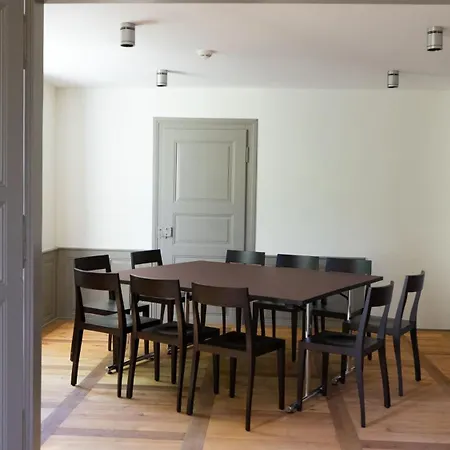 بيت شباب Schloss Youth