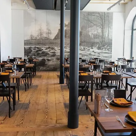 Schloss Youth بيت شباب *