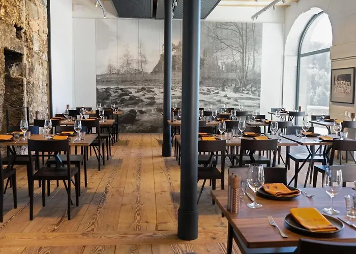 Schloss Youth Hostel *