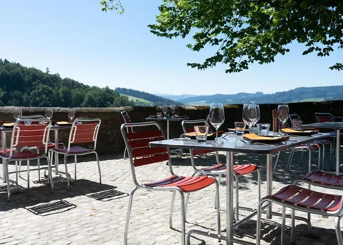 Schloss Youth بيت شباب *